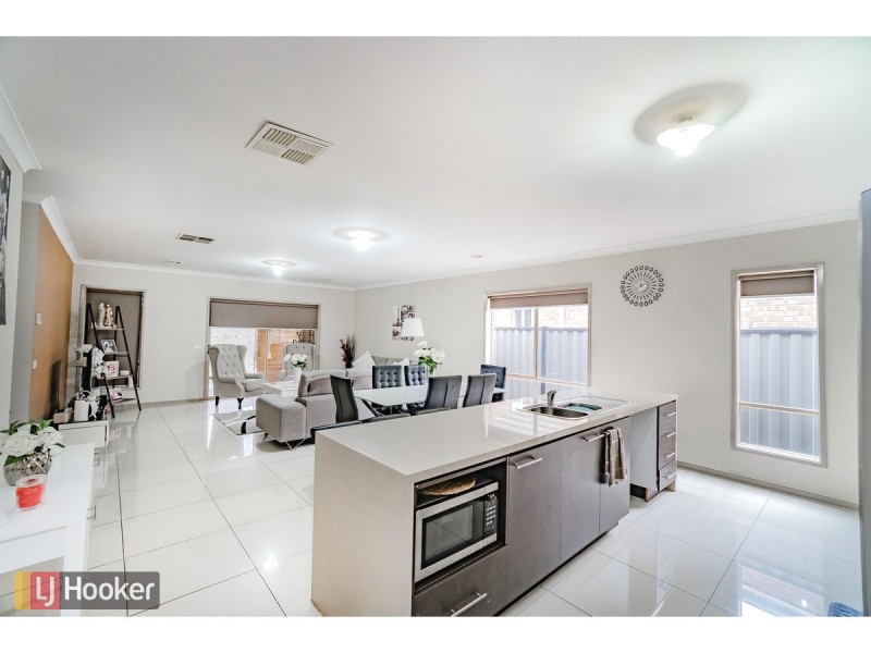 9 Falls Avenue, Craigieburn VIC 3064