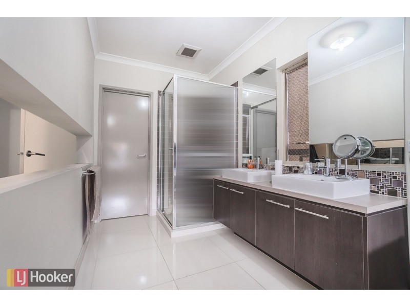 9 Falls Avenue, Craigieburn VIC 3064