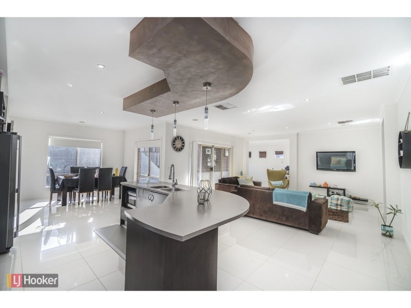 14 Beechville Place, Craigieburn VIC 3064