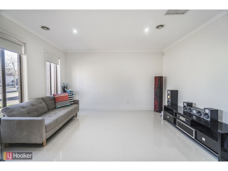 14 Beechville Place, Craigieburn VIC 3064