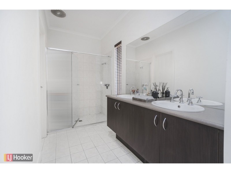 14 Beechville Place, Craigieburn VIC 3064