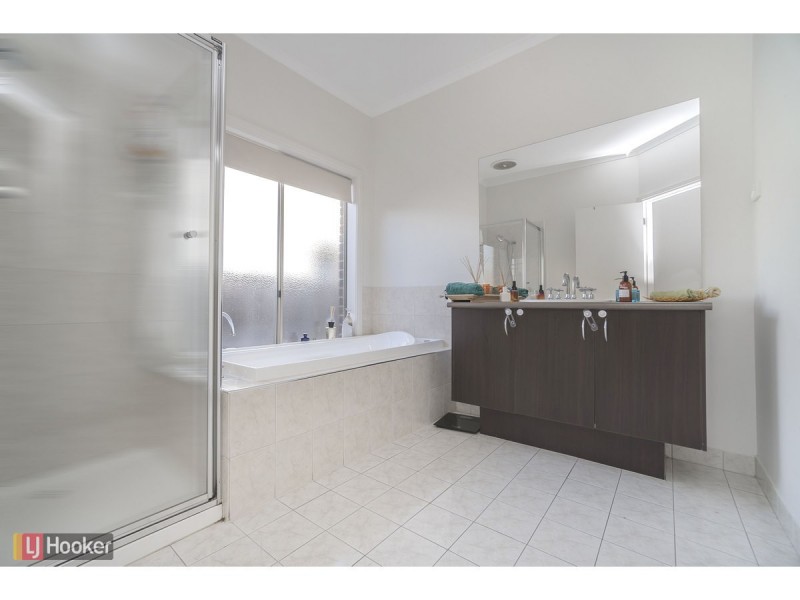 14 Beechville Place, Craigieburn VIC 3064