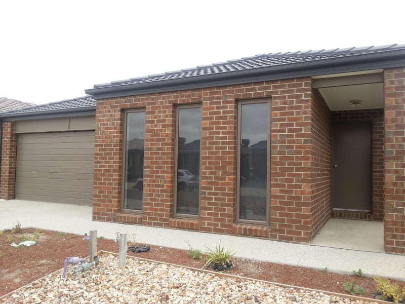 4 Pembury Street, Craigieburn VIC 3064