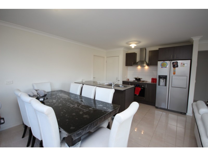 4 Pembury Street, Craigieburn VIC 3064