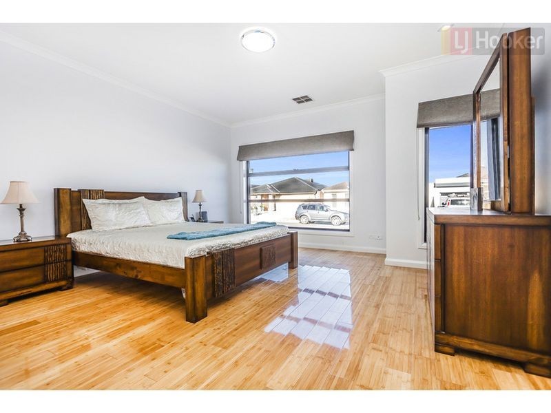 17 Biltmore Crescent, Roxburgh Park VIC 3064