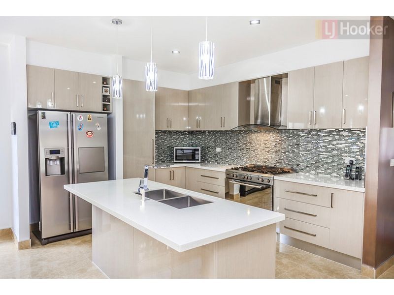 17 Biltmore Crescent, Roxburgh Park VIC 3064