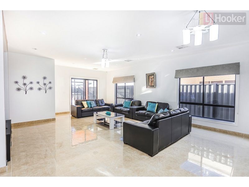 17 Biltmore Crescent, Roxburgh Park VIC 3064