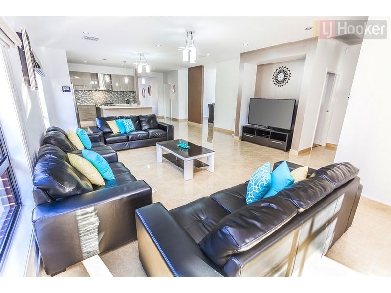 17 Biltmore Crescent, Roxburgh Park VIC 3064