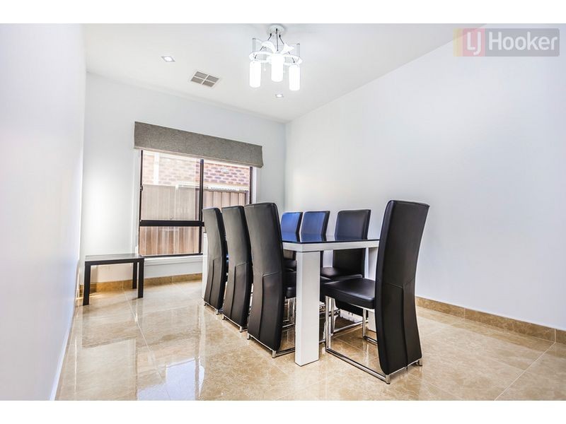 17 Biltmore Crescent, Roxburgh Park VIC 3064