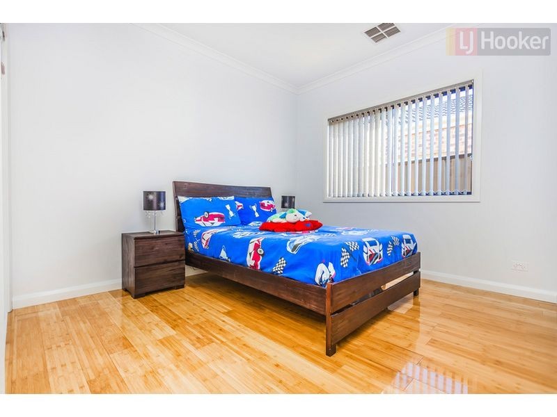 17 Biltmore Crescent, Roxburgh Park VIC 3064