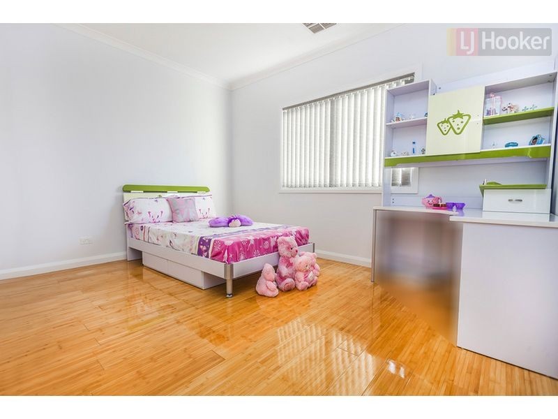 17 Biltmore Crescent, Roxburgh Park VIC 3064