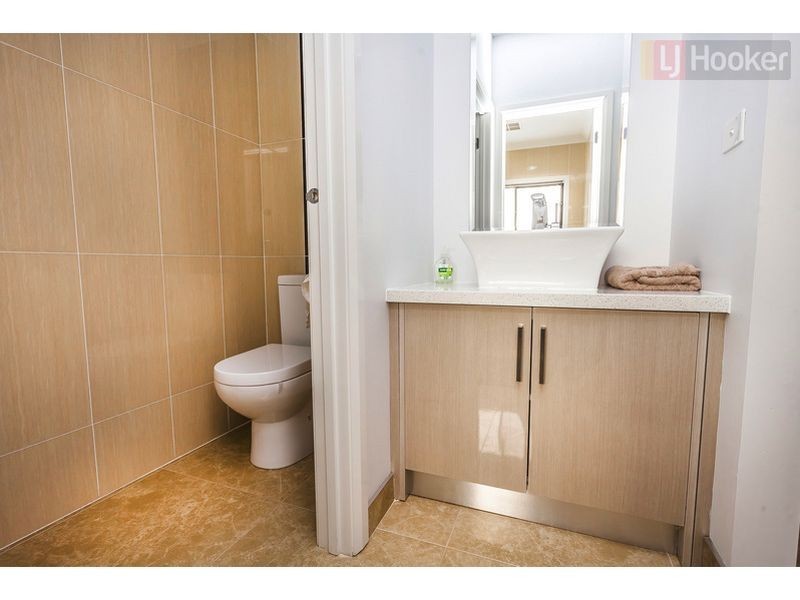 17 Biltmore Crescent, Roxburgh Park VIC 3064