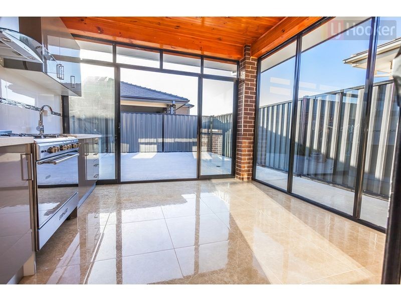 17 Biltmore Crescent, Roxburgh Park VIC 3064