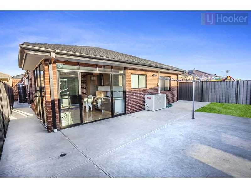 17 Biltmore Crescent, Roxburgh Park VIC 3064