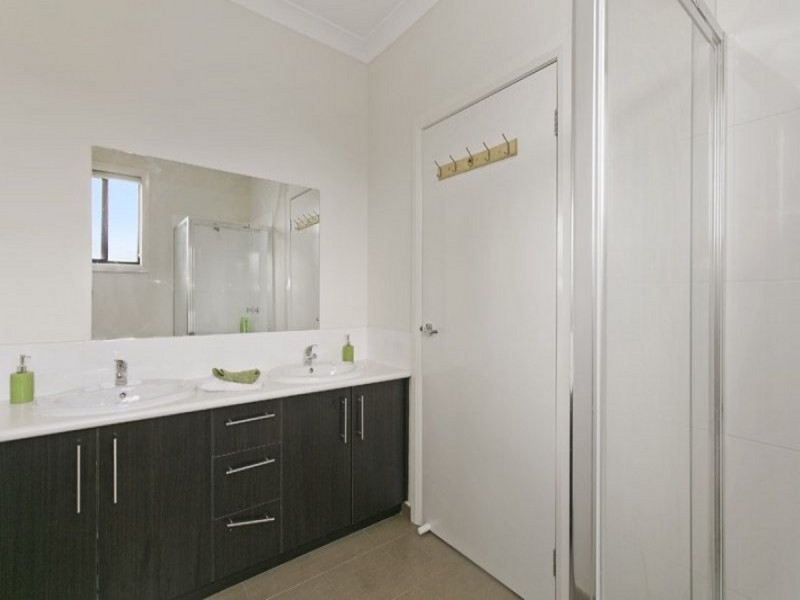 9 Highclere Street, Craigieburn VIC 3064
