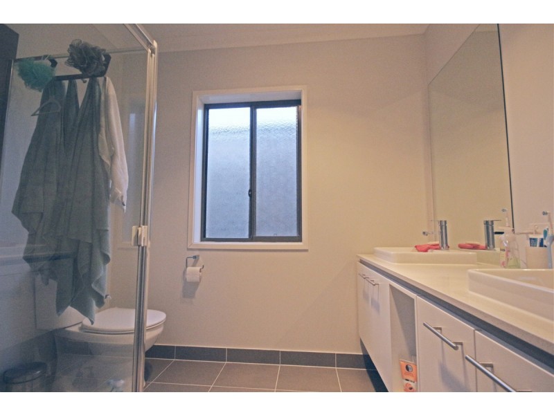 12 Calm Avenue, Craigieburn VIC 3064