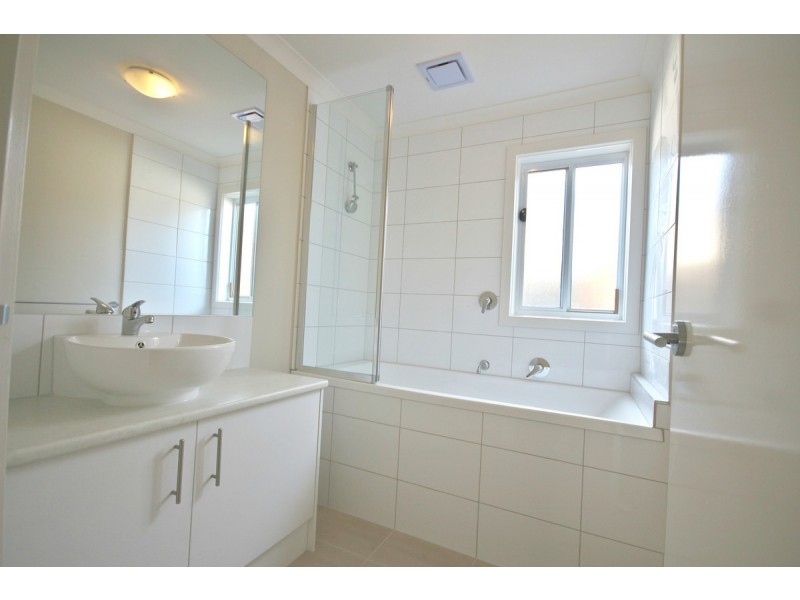 28 Loudon Circuit, Craigieburn VIC 3064