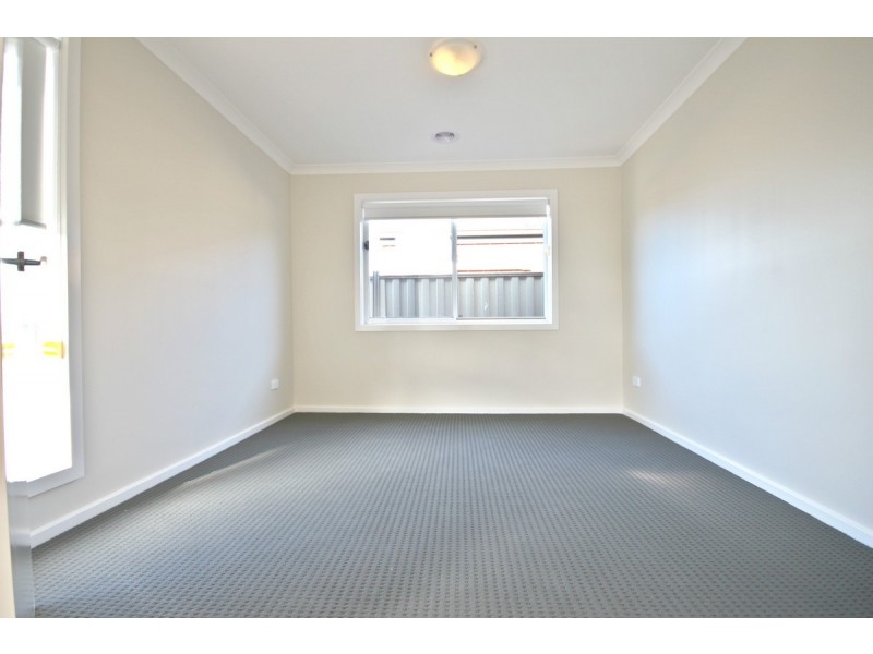 28 Loudon Circuit, Craigieburn VIC 3064