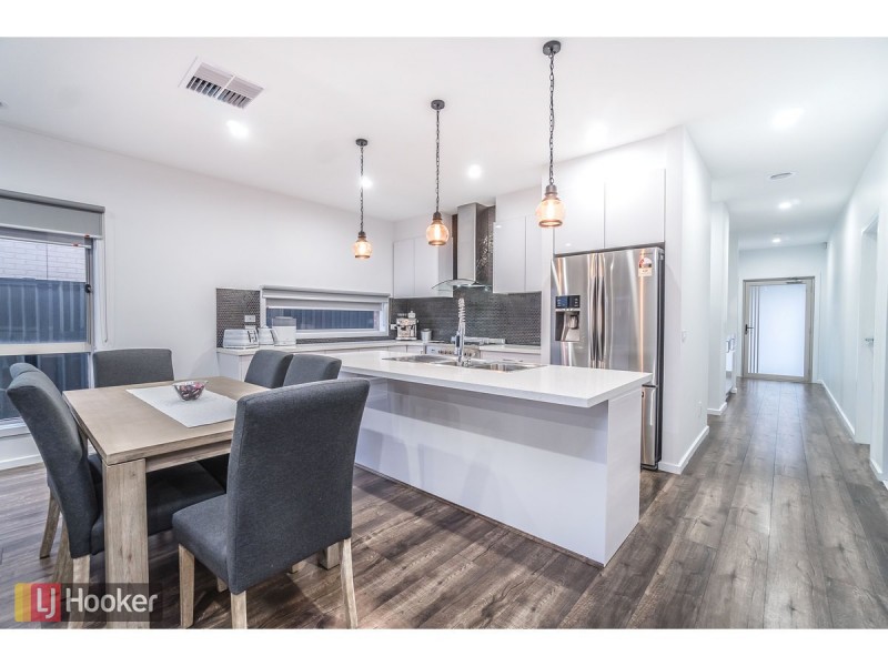 16 Ocean Way, Craigieburn VIC 3064