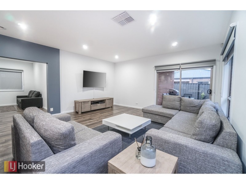 16 Ocean Way, Craigieburn VIC 3064