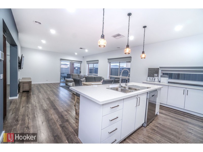 16 Ocean Way, Craigieburn VIC 3064