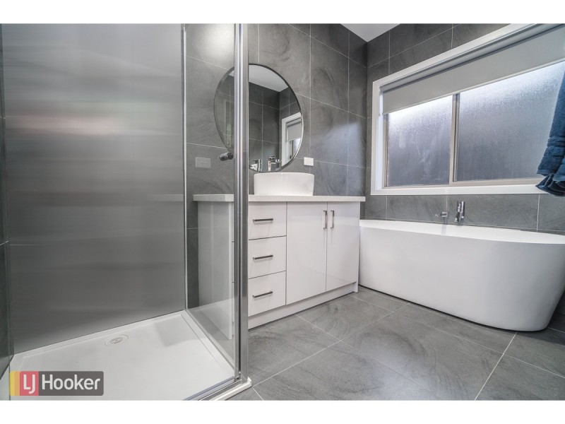 16 Ocean Way, Craigieburn VIC 3064