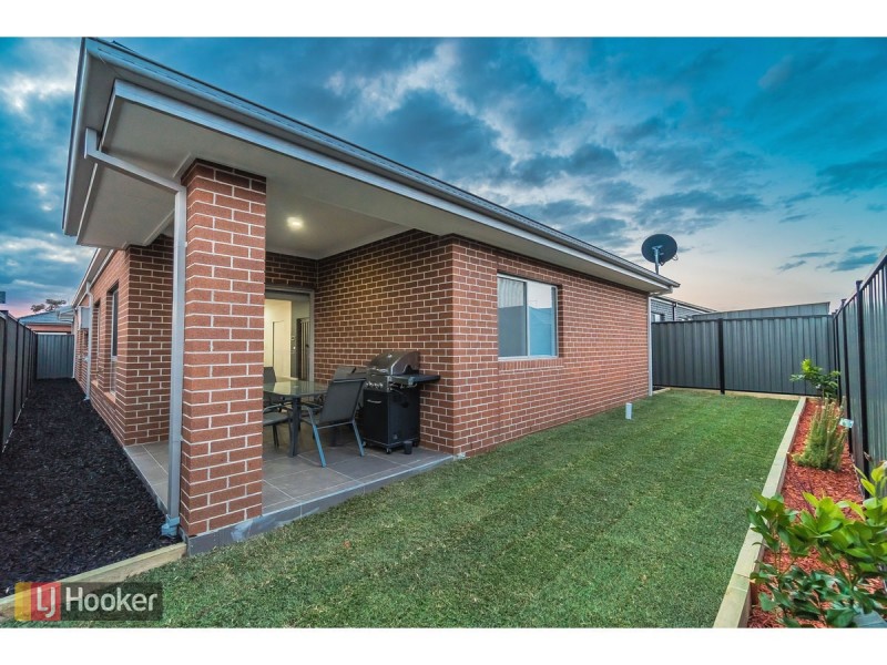 16 Ocean Way, Craigieburn VIC 3064
