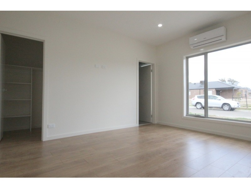 17 Martinshaw Road, Mickleham VIC 3064