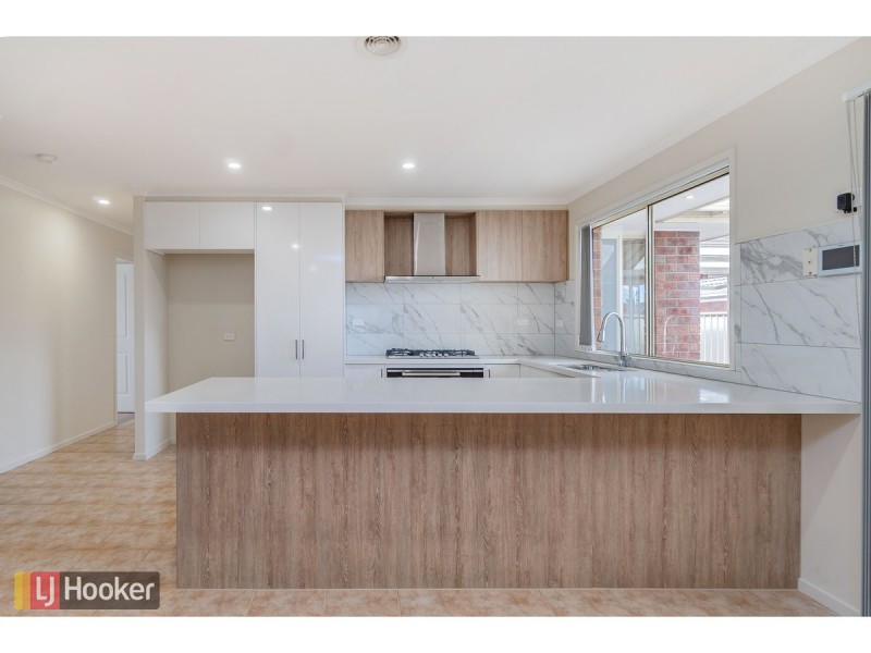 8 Bertrand Court, Craigieburn VIC 3064