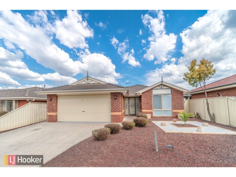 8 Bertrand Court, Craigieburn VIC 3064