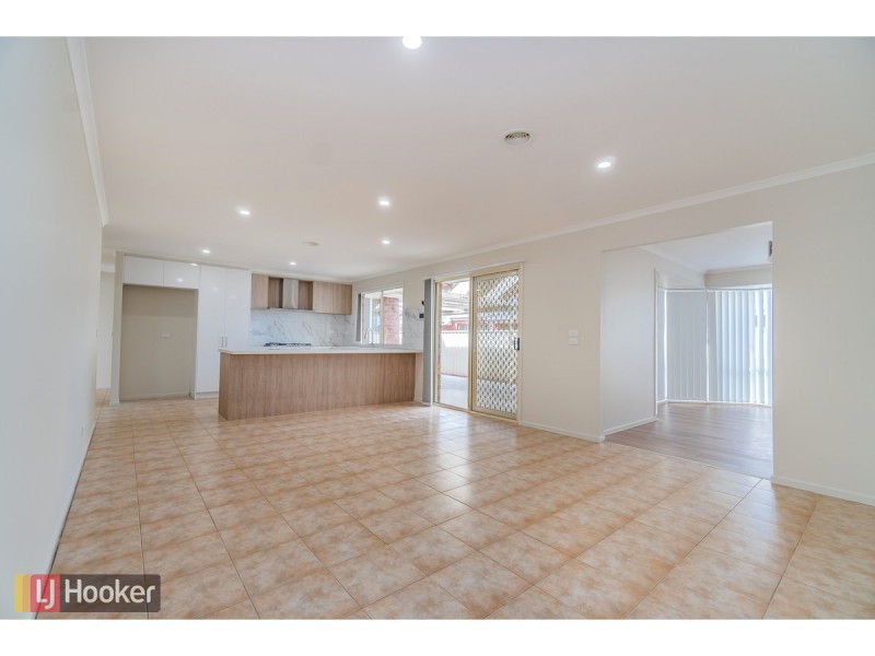 8 Bertrand Court, Craigieburn VIC 3064