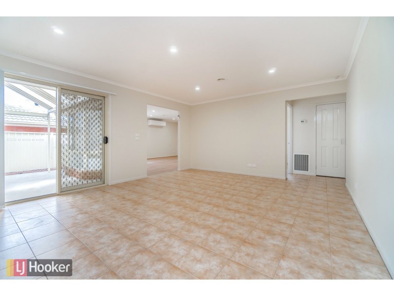 8 Bertrand Court, Craigieburn VIC 3064
