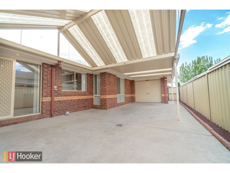 8 Bertrand Court, Craigieburn VIC 3064
