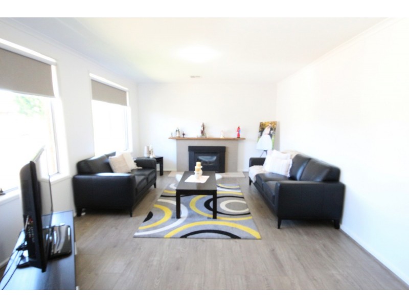 8 Waverley Court, Craigieburn VIC 3064