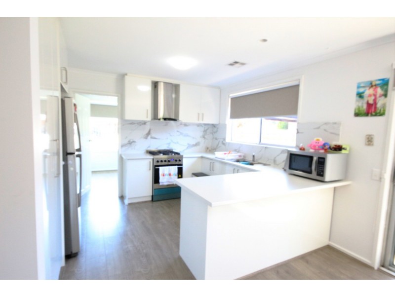 8 Waverley Court, Craigieburn VIC 3064