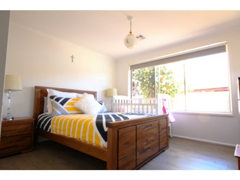 8 Waverley Court, Craigieburn VIC 3064