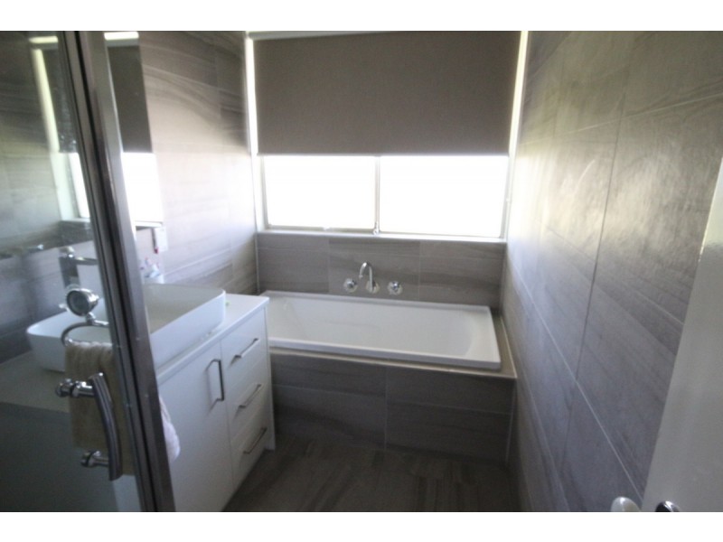 8 Waverley Court, Craigieburn VIC 3064