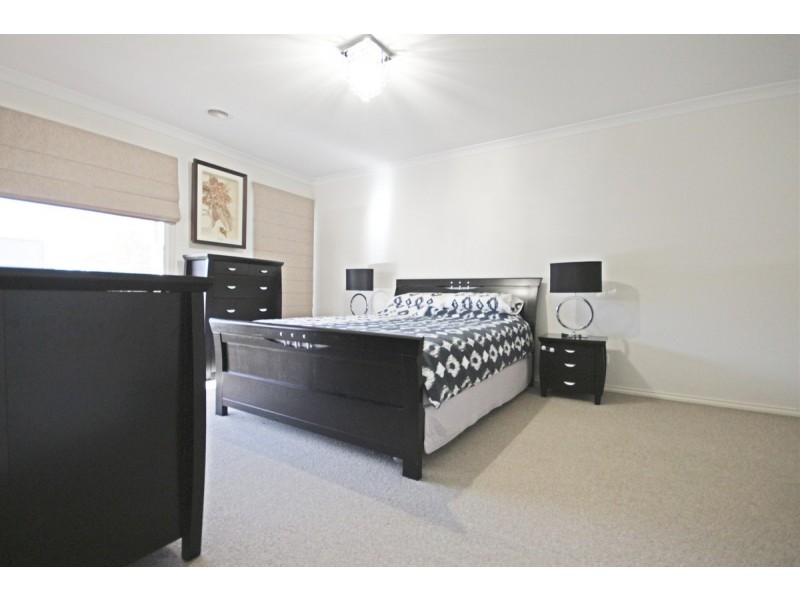 93 Biltmore Crescent, Roxburgh Park VIC 3064