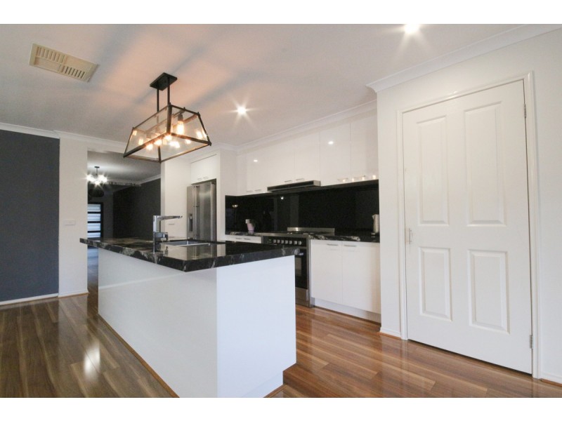 93 Biltmore Crescent, Roxburgh Park VIC 3064