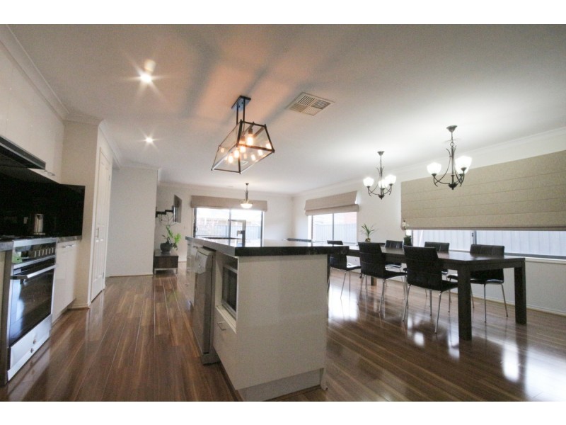 93 Biltmore Crescent, Roxburgh Park VIC 3064