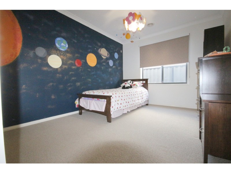 93 Biltmore Crescent, Roxburgh Park VIC 3064