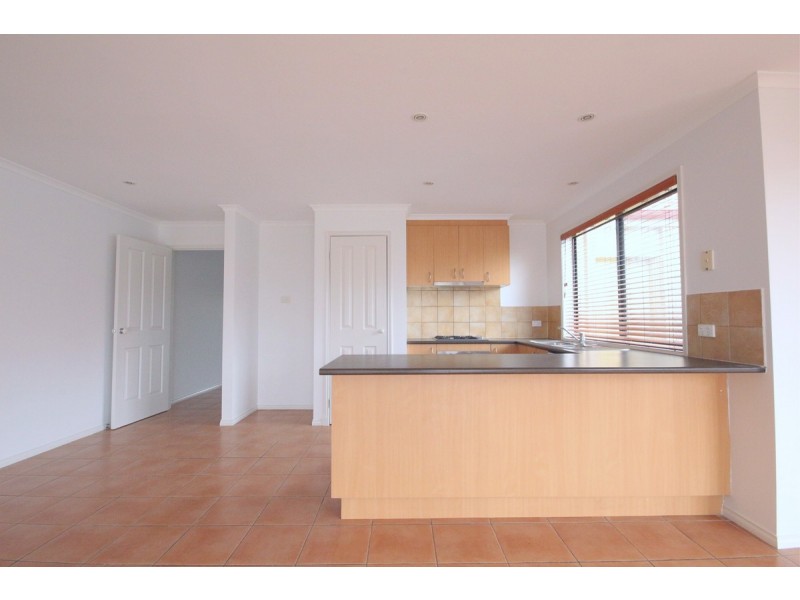 5 Swinburne Close, Craigieburn VIC 3064