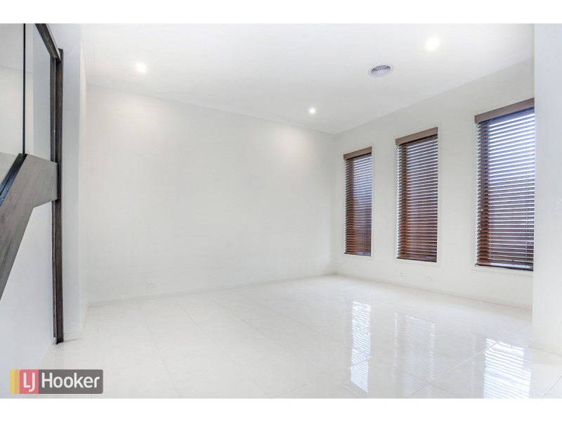 10 Scoria Circuit, Craigieburn VIC 3064