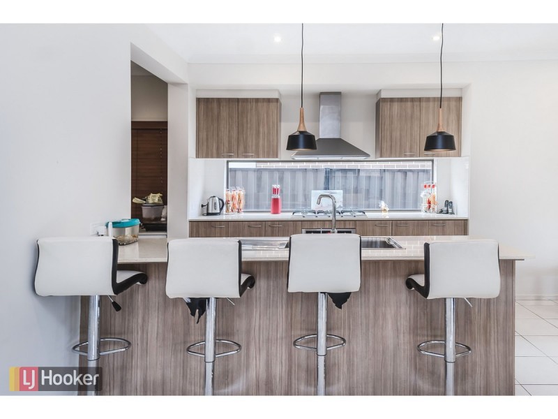 10 Scoria Circuit, Craigieburn VIC 3064