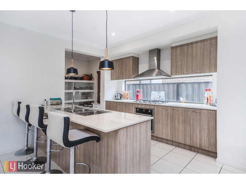 10 Scoria Circuit, Craigieburn VIC 3064