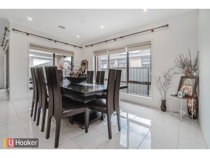 10 Scoria Circuit, Craigieburn VIC 3064