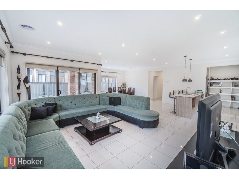10 Scoria Circuit, Craigieburn VIC 3064
