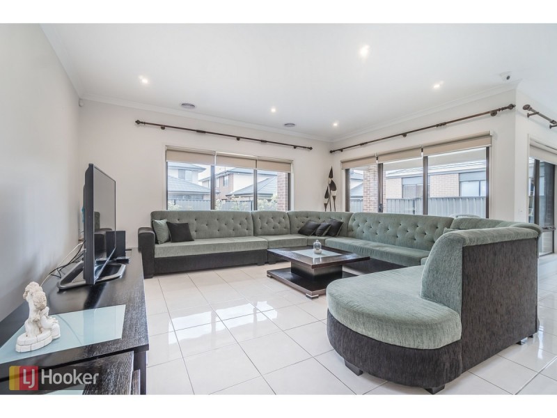10 Scoria Circuit, Craigieburn VIC 3064