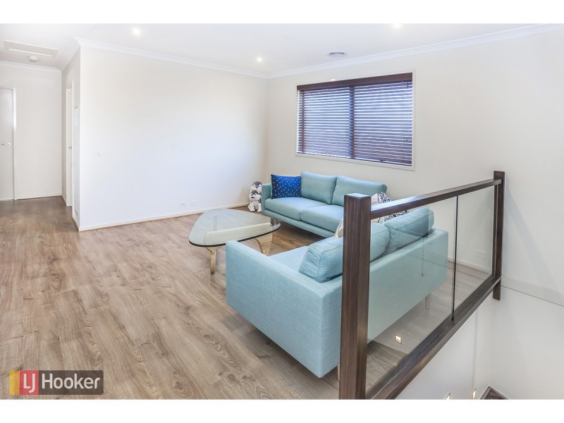10 Scoria Circuit, Craigieburn VIC 3064