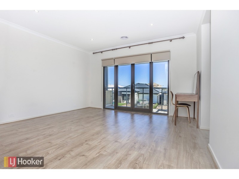 10 Scoria Circuit, Craigieburn VIC 3064